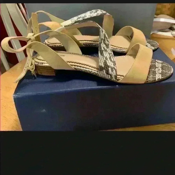 Pour la Victoire tan and snakeskin low heels - Picture 2 of 3